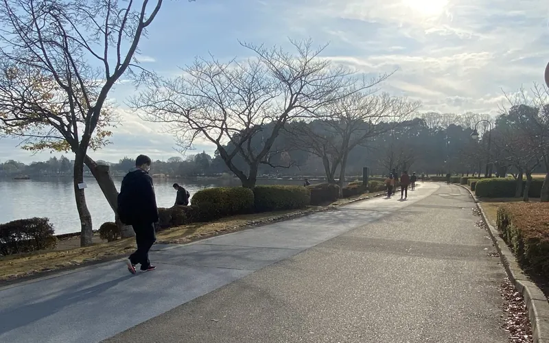 千波湖畔の遊歩道